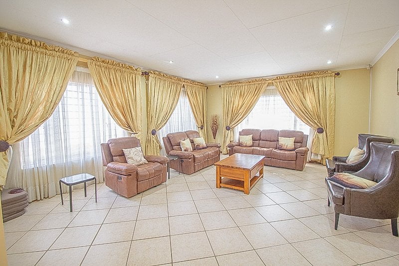 Apartment_to_sale_in_Centurion_by_propertyzz_com 5