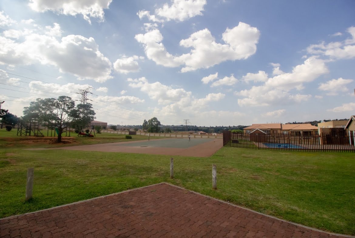 Townhouse For Rent In Mondeor, Johannesburg South by Propertyzz_com 14