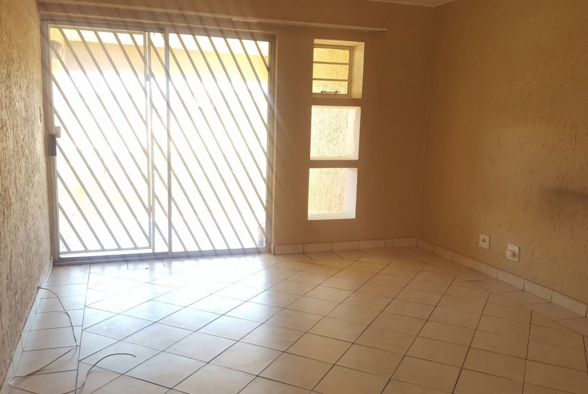 Townhouse For Rent In Mondeor, Johannesburg South by Propertyzz_com 2