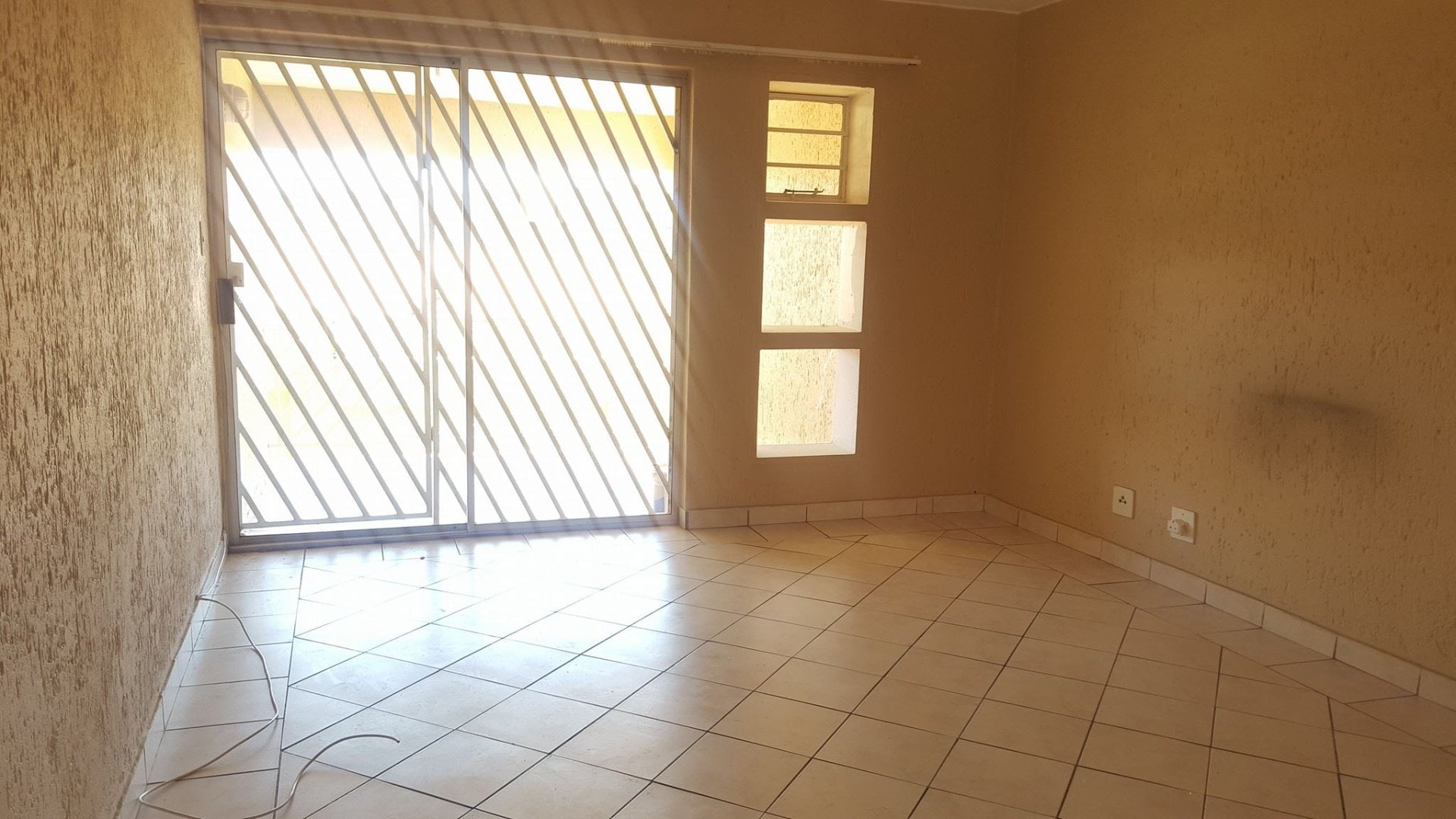 Townhouse For Rent In Mondeor, Johannesburg South by Propertyzz_com 2