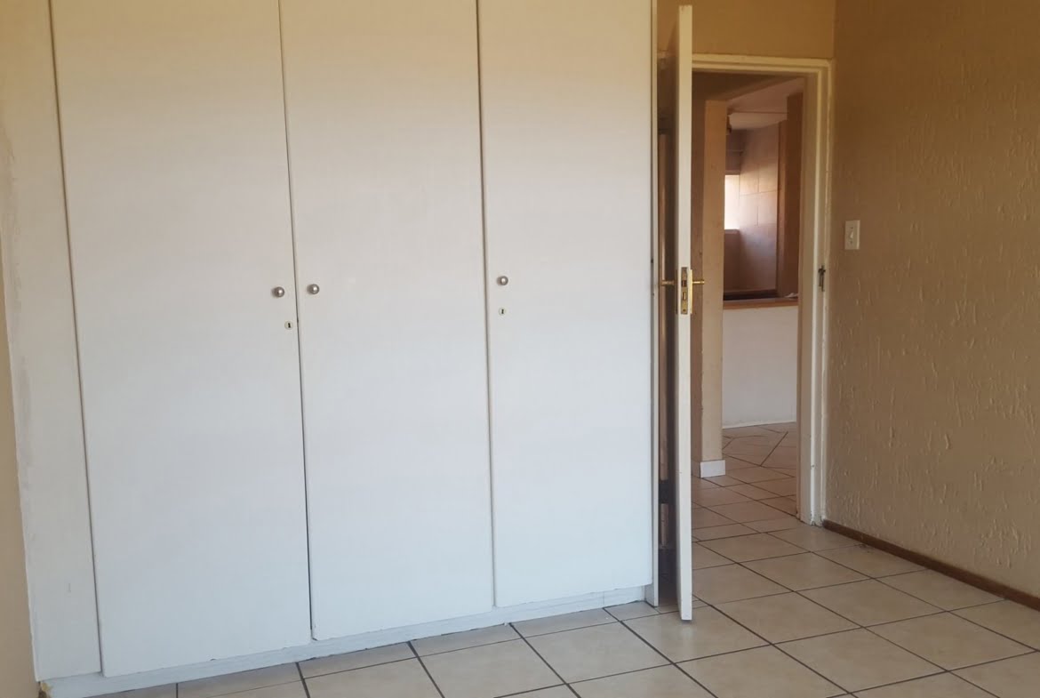 Townhouse For Rent In Mondeor, Johannesburg South by Propertyzz_com 4