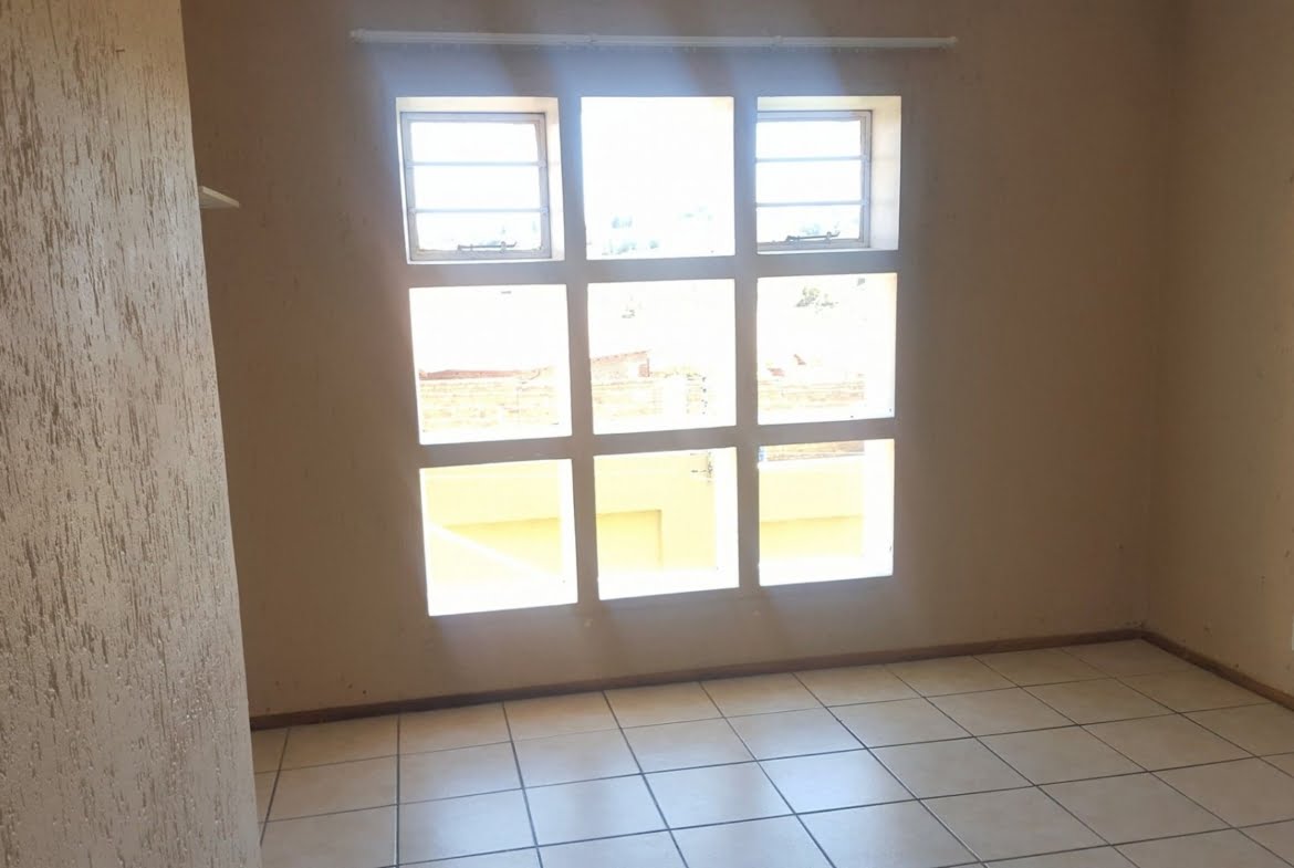 Townhouse For Rent In Mondeor, Johannesburg South by Propertyzz_com 5