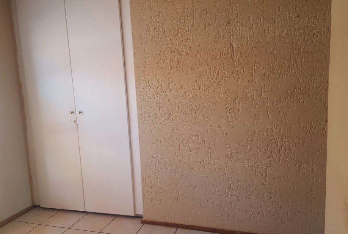 Townhouse For Rent In Mondeor, Johannesburg South by Propertyzz_com 8