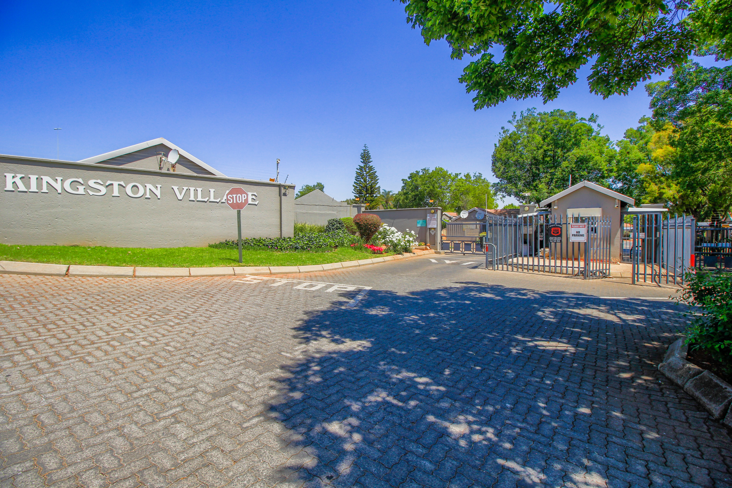 Property For Sale In Roodeport By Propertyzz.com (17 of 19)